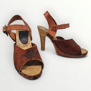 Vintage 70s Women Brown Suede Embroidered Wooden Boho Hippie Sandals Heels 38/7